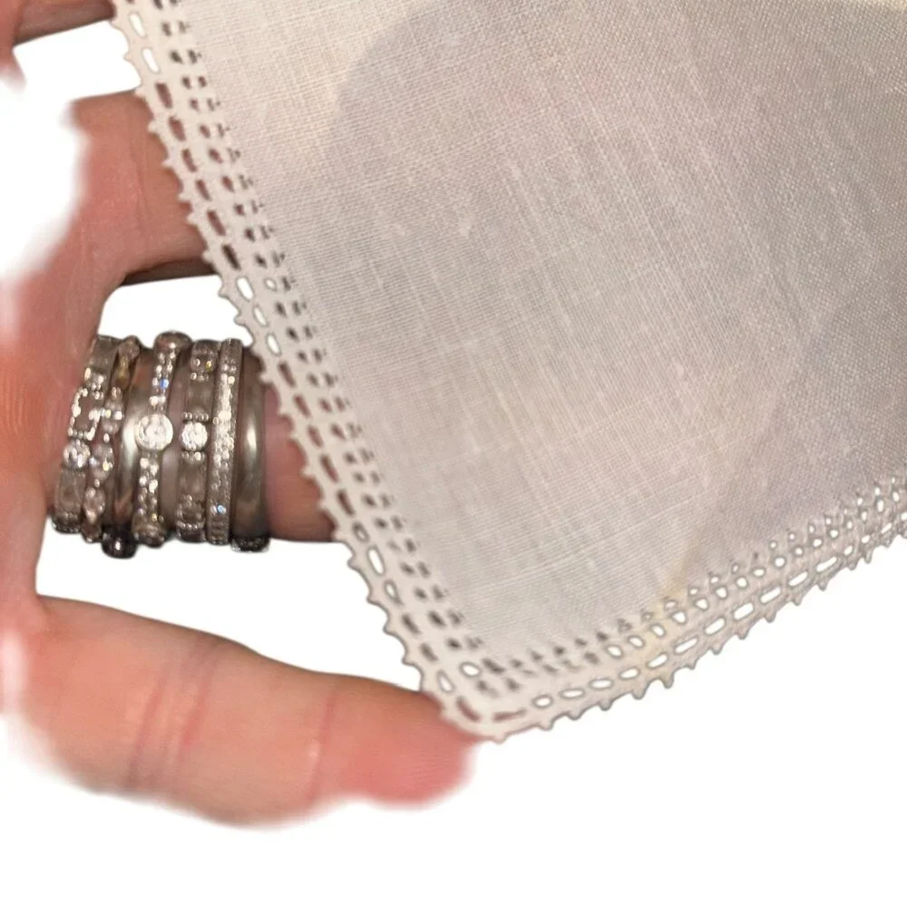 Vintage white Linen Hand Broderie anglaise trim 5 napkins